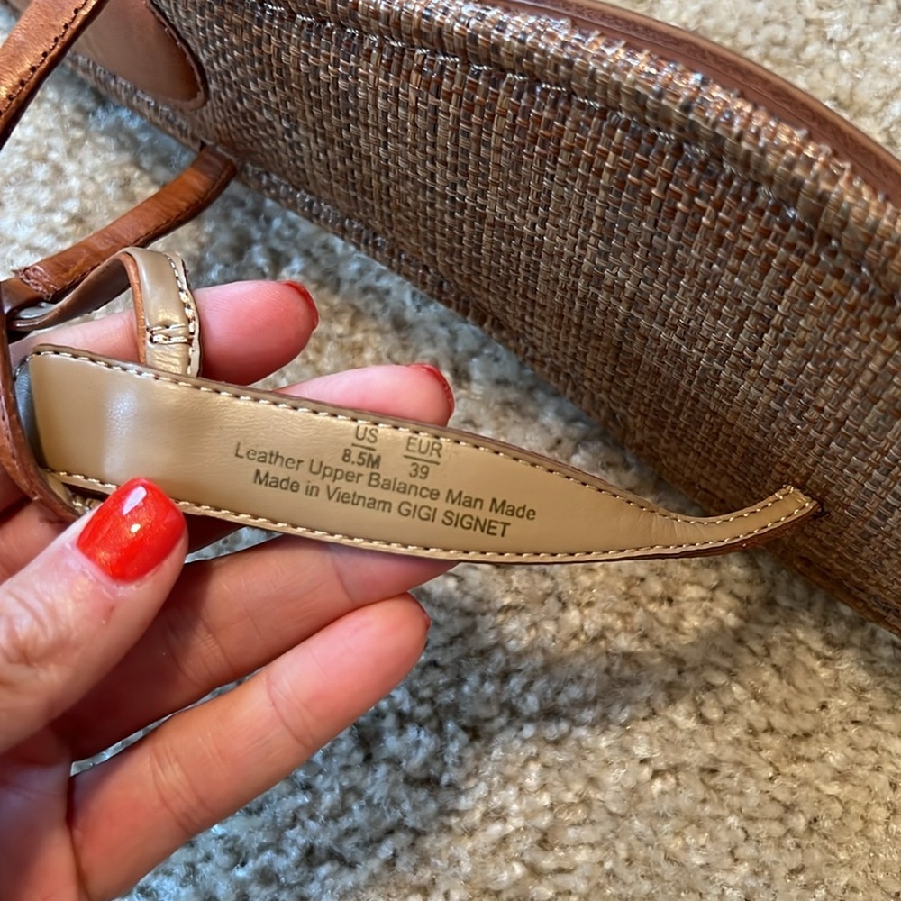 Sam Edelman Gigi signet leather logo flat thing brown fold sandal shoe size 8.5 - Picture 6 of 7